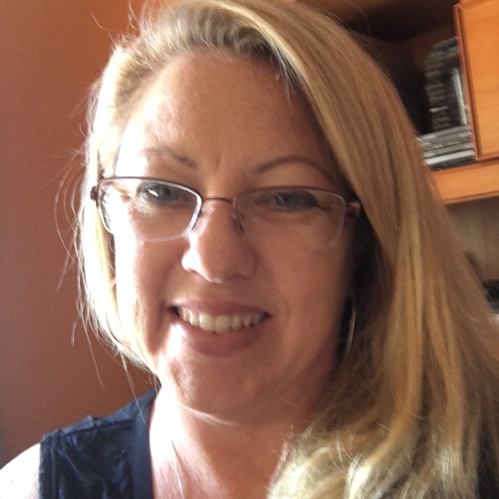 Meet your Posher, Emey